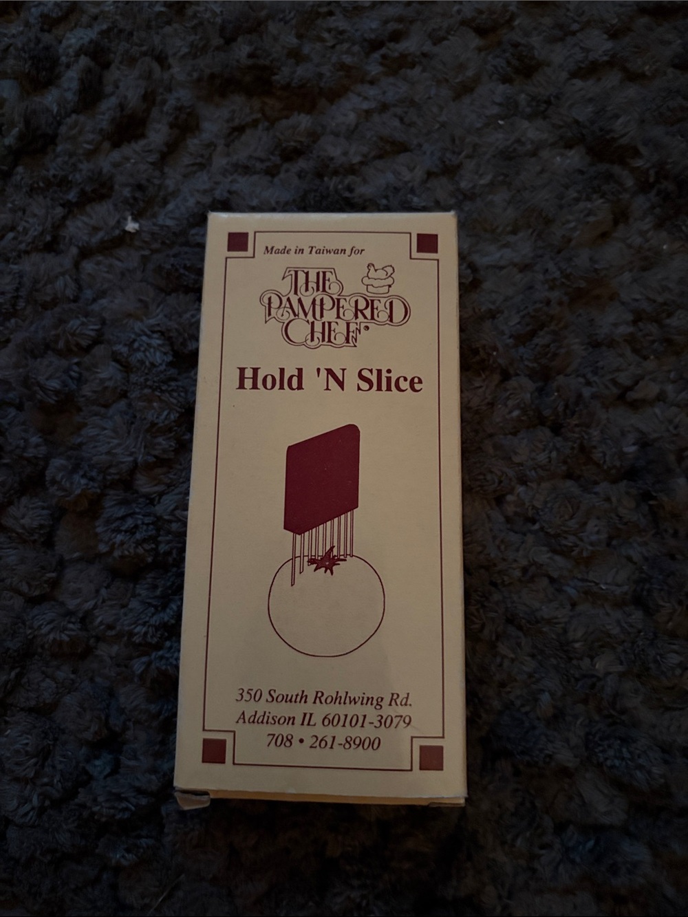 The Pampered Chef Hold 'N Slice - Cream and Maroon